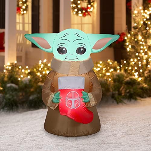 Odmor Gemmy 4.5 'Božićni napuhavanje Yoda dijete koje drži božićnu čarapu u zatvorenom/vanjskom ukrasu, 38111